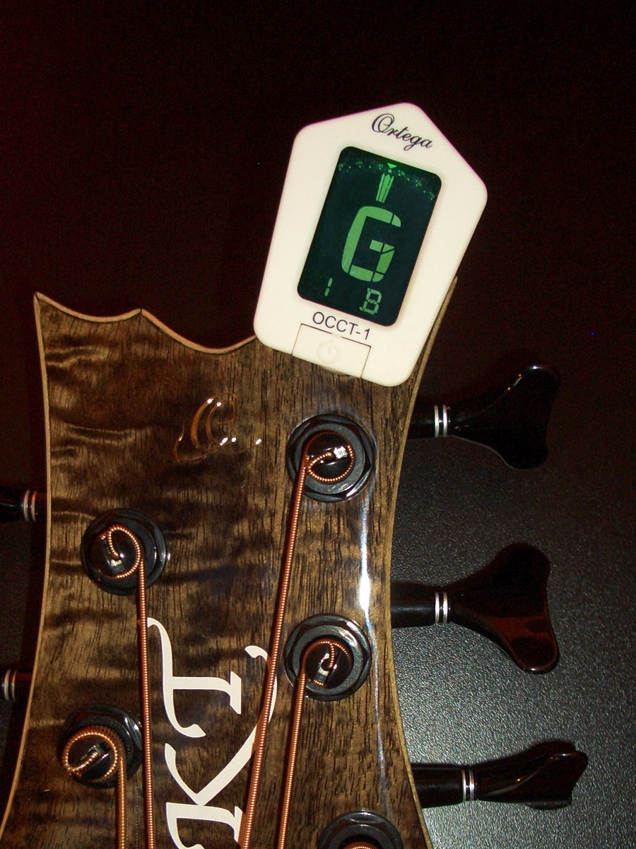 ortega-guitars-accordatore-cromatico-a-clip-in-gomma-nero image 3
