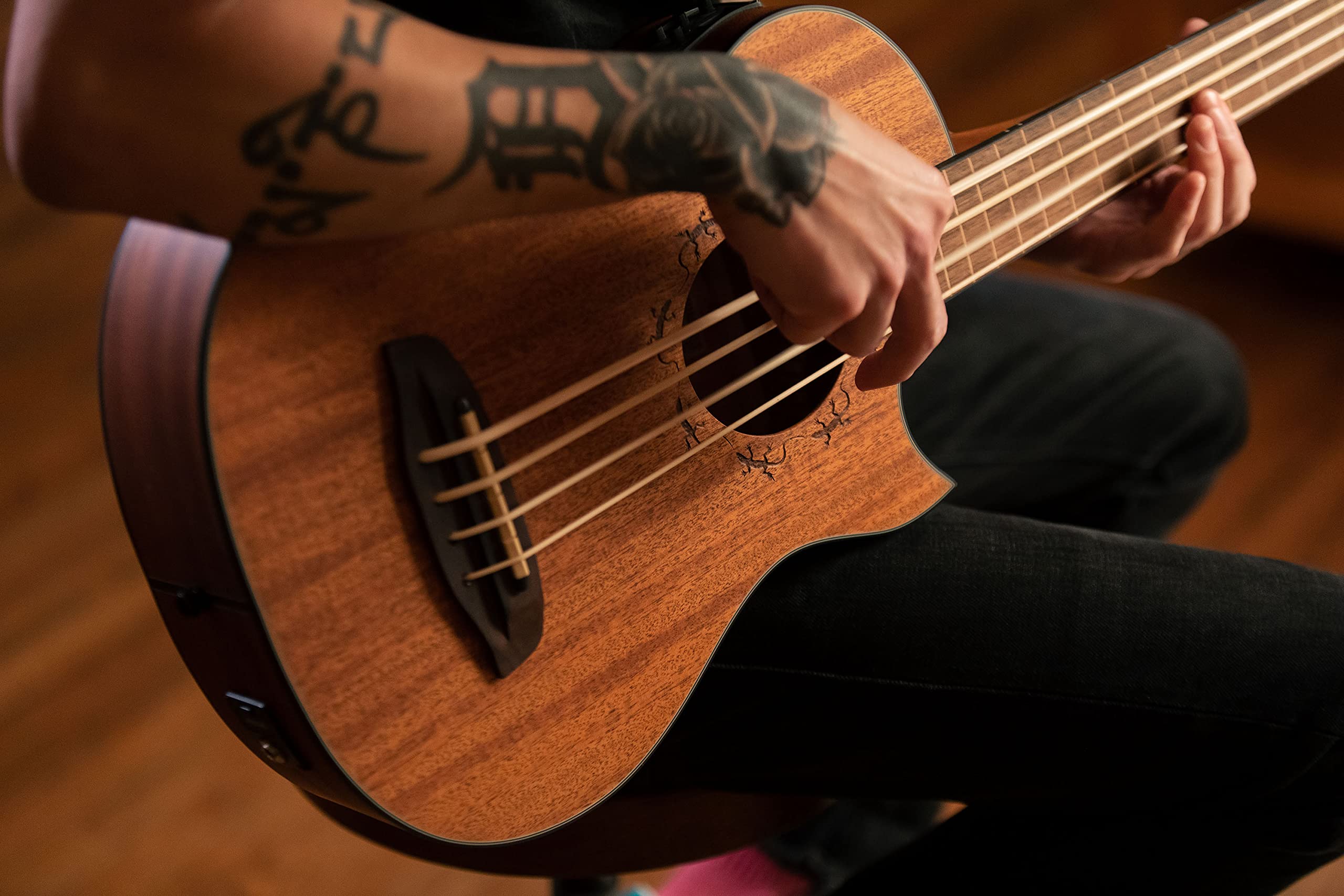 ortega-guitars-lizard-series-lizzy-pro-uke-bass-travel-fretless-elettro-acustico image 5