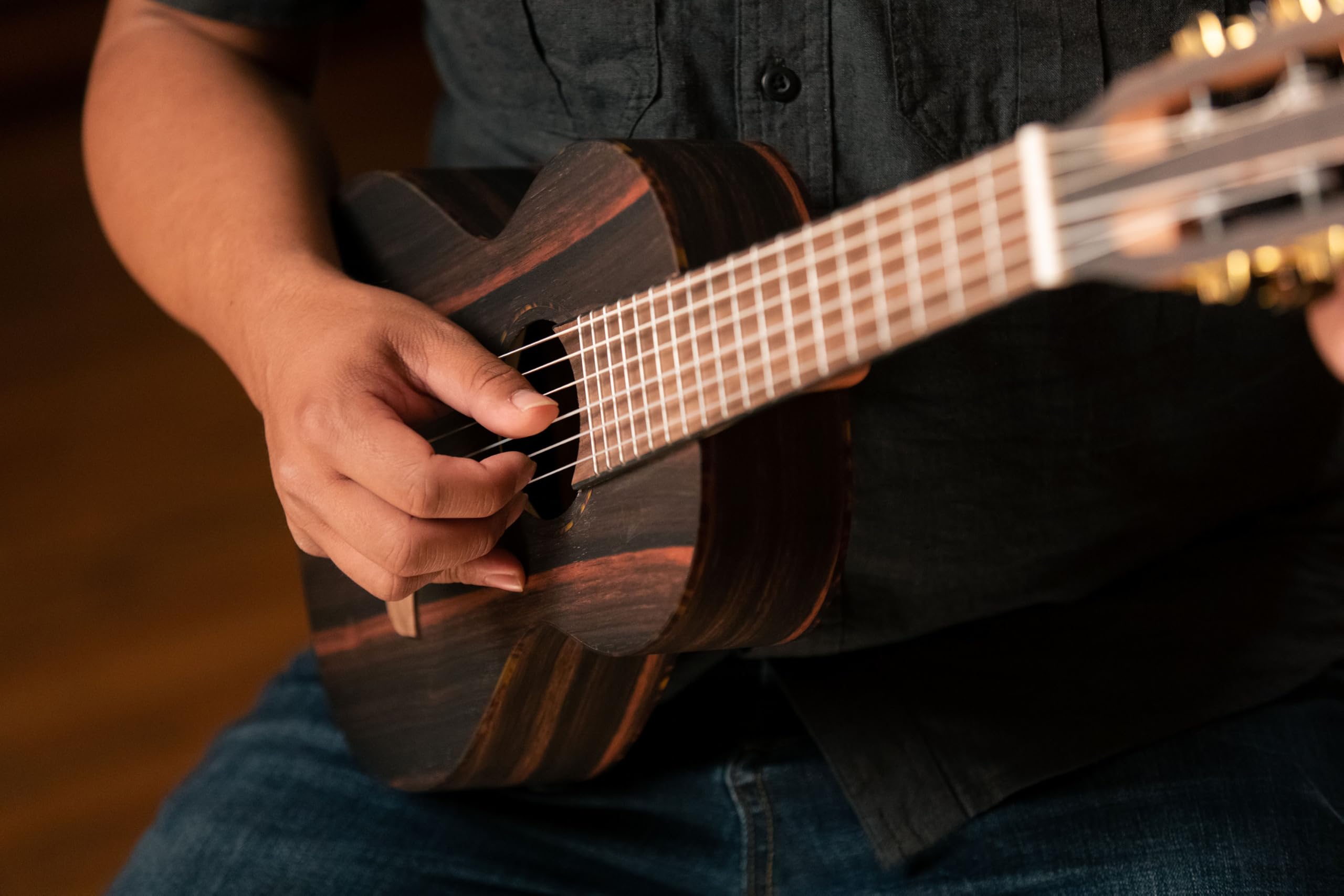 ortega-guitars-guitarlele-rgl5eb-travel-guitar-6-corde-ebano-e-mogano-serie-mini image 4