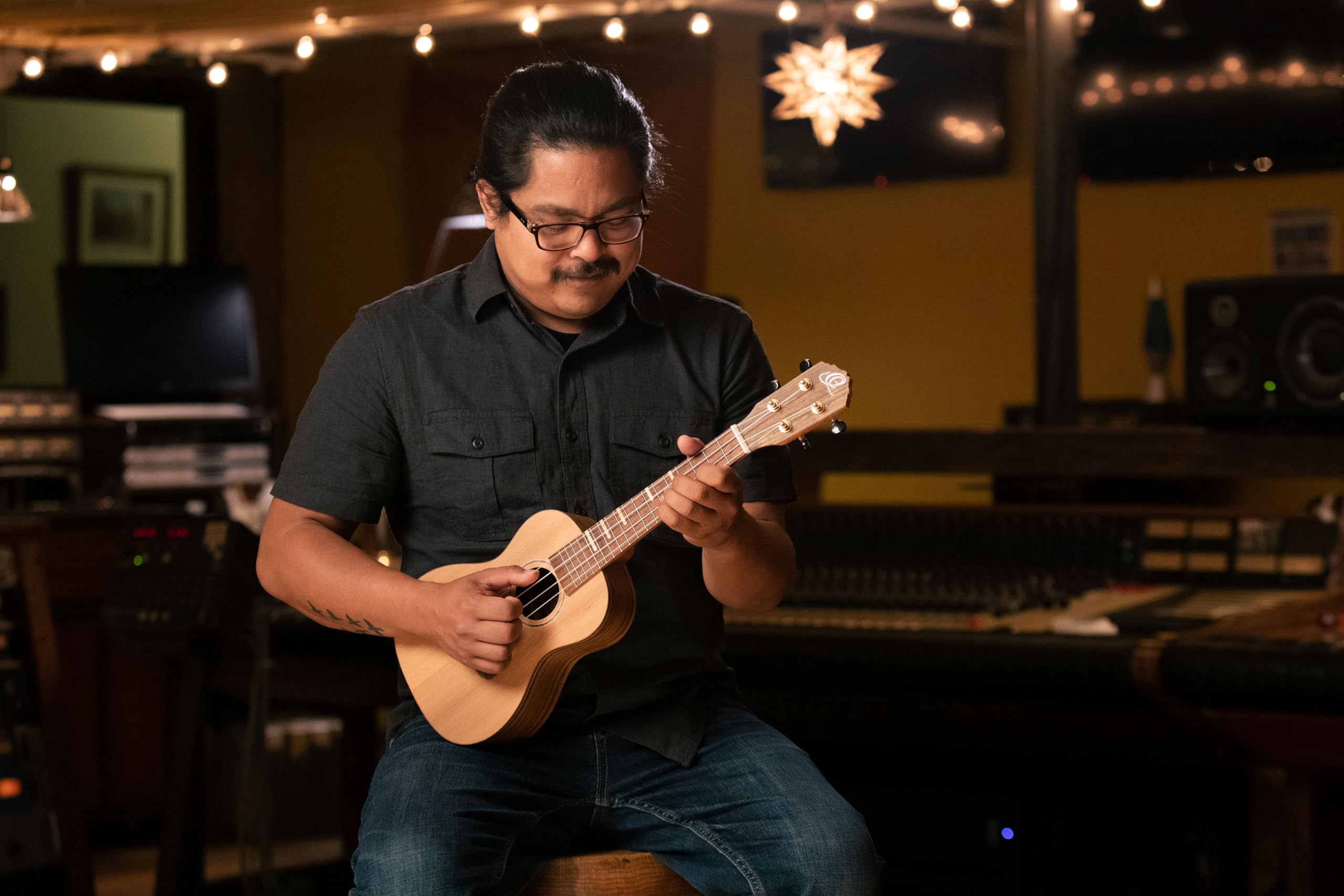 ortega-guitars-ruti-cc-ukulele-concerto-acustico-timber-series-cedro-noce-natura image 6