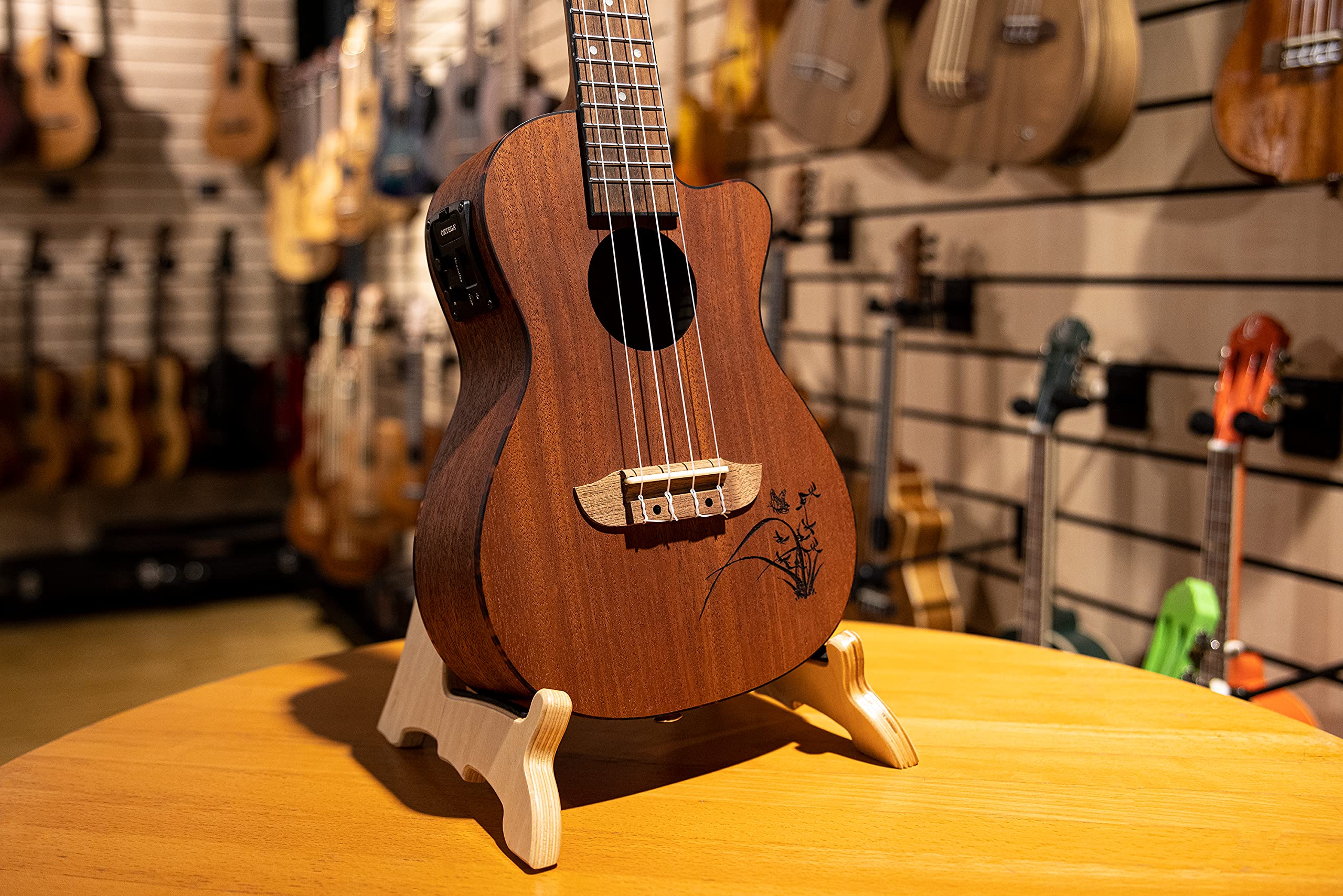 ortega-owus-2-supporto-ukulele-in-betulla-naturale-con-confezione-regalo image 2