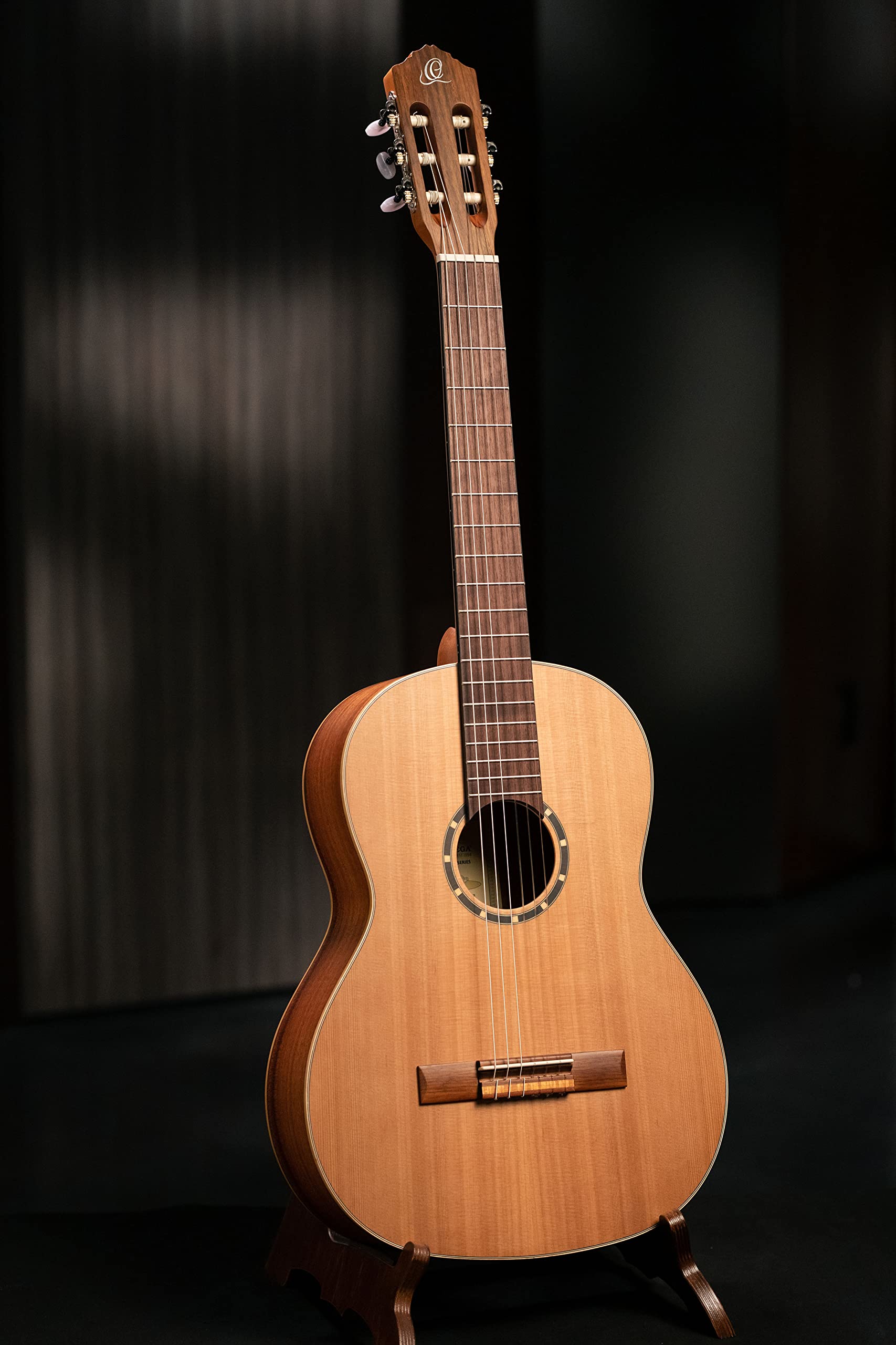 ortega-guitars-r122-chitarra-classica-4-4-cedro-mogano-con-gig-bag image 5