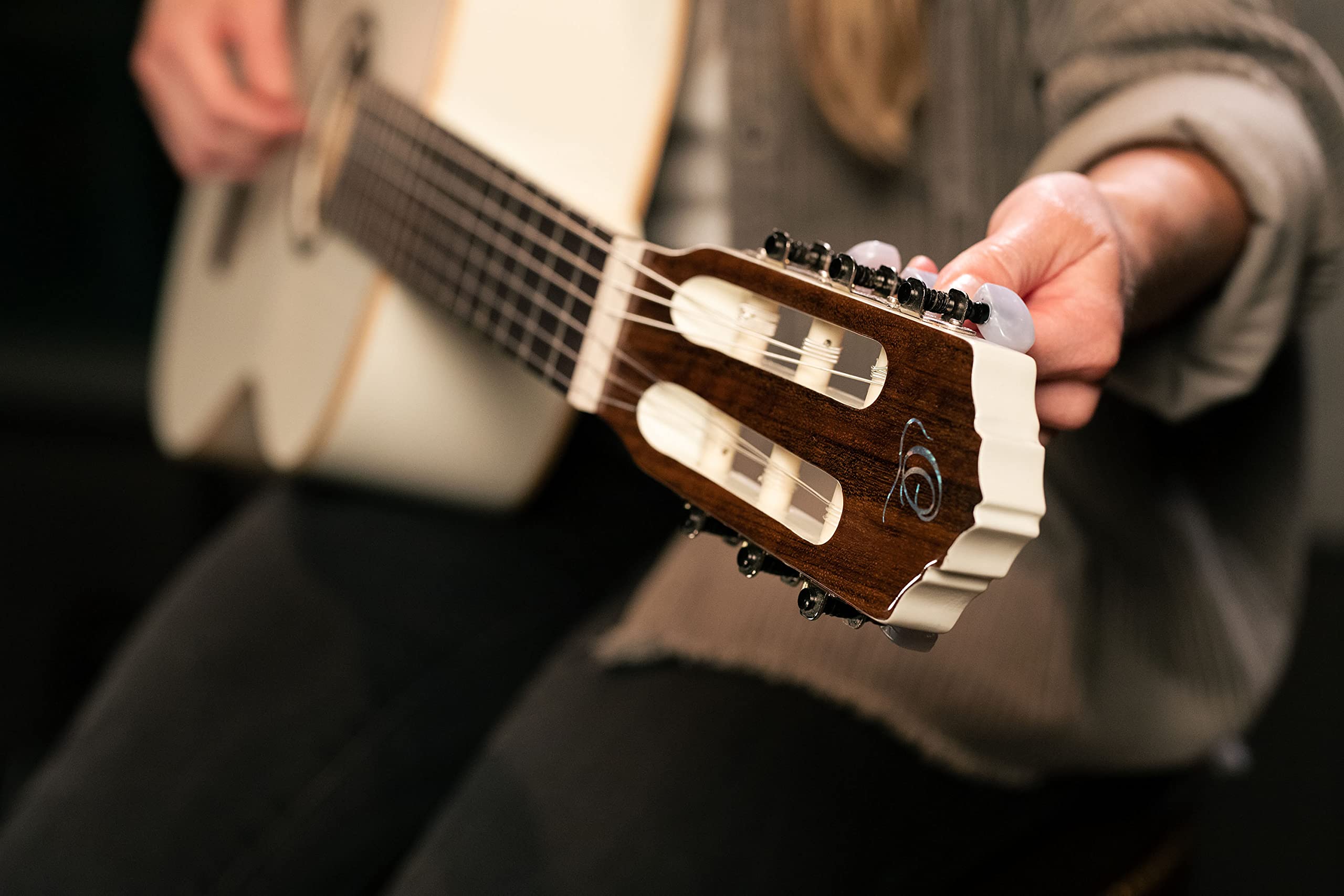 ortega-guitars-r121wh-family-series-chitarra-classica-4-4-bianca-con-gig-bag image 8