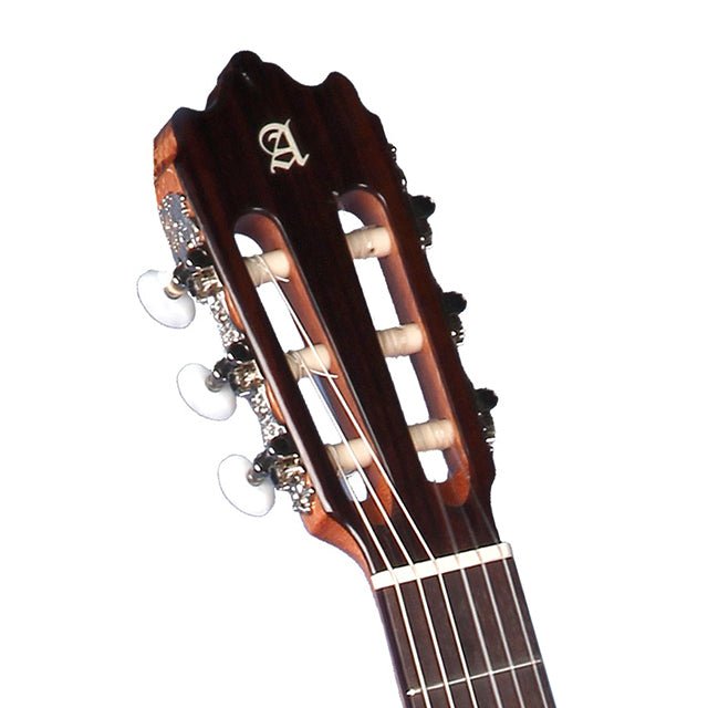 alhambra-guitarras-3-f-ct-e1-chitarra-flamenca-elettrificata-stretta image 5