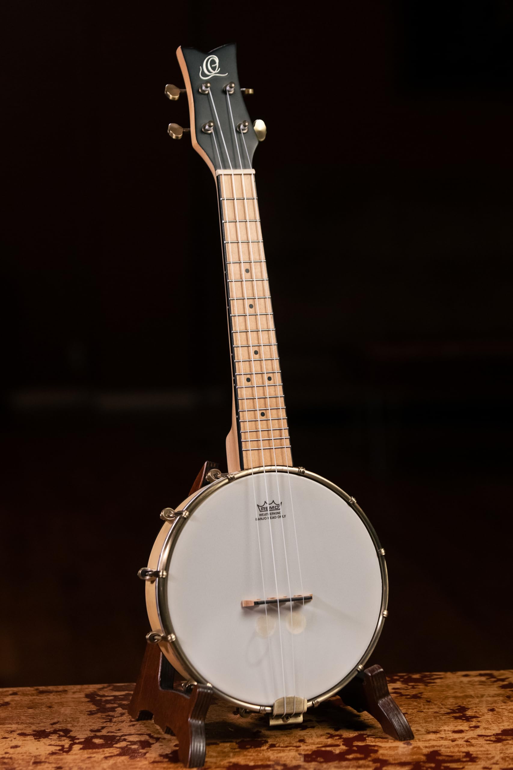 ortega-guitars-oubje90-ma-banjolele-4-corde-con-pickup-e-borsa image 2