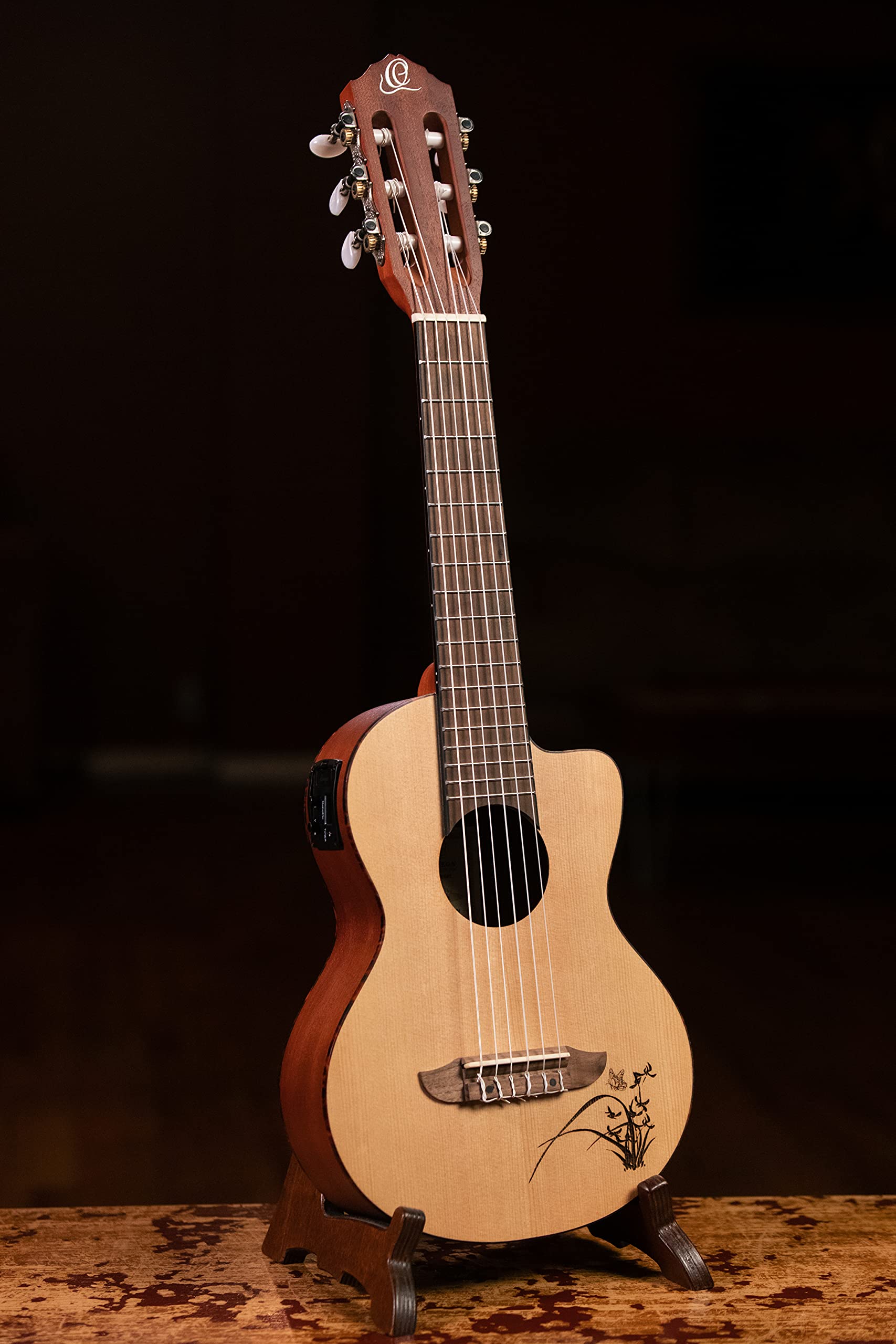 ortega-guitars-rgl5ce-guitarlele-elettroacustico-6-corde-top-in-abete-con-incisi image 3