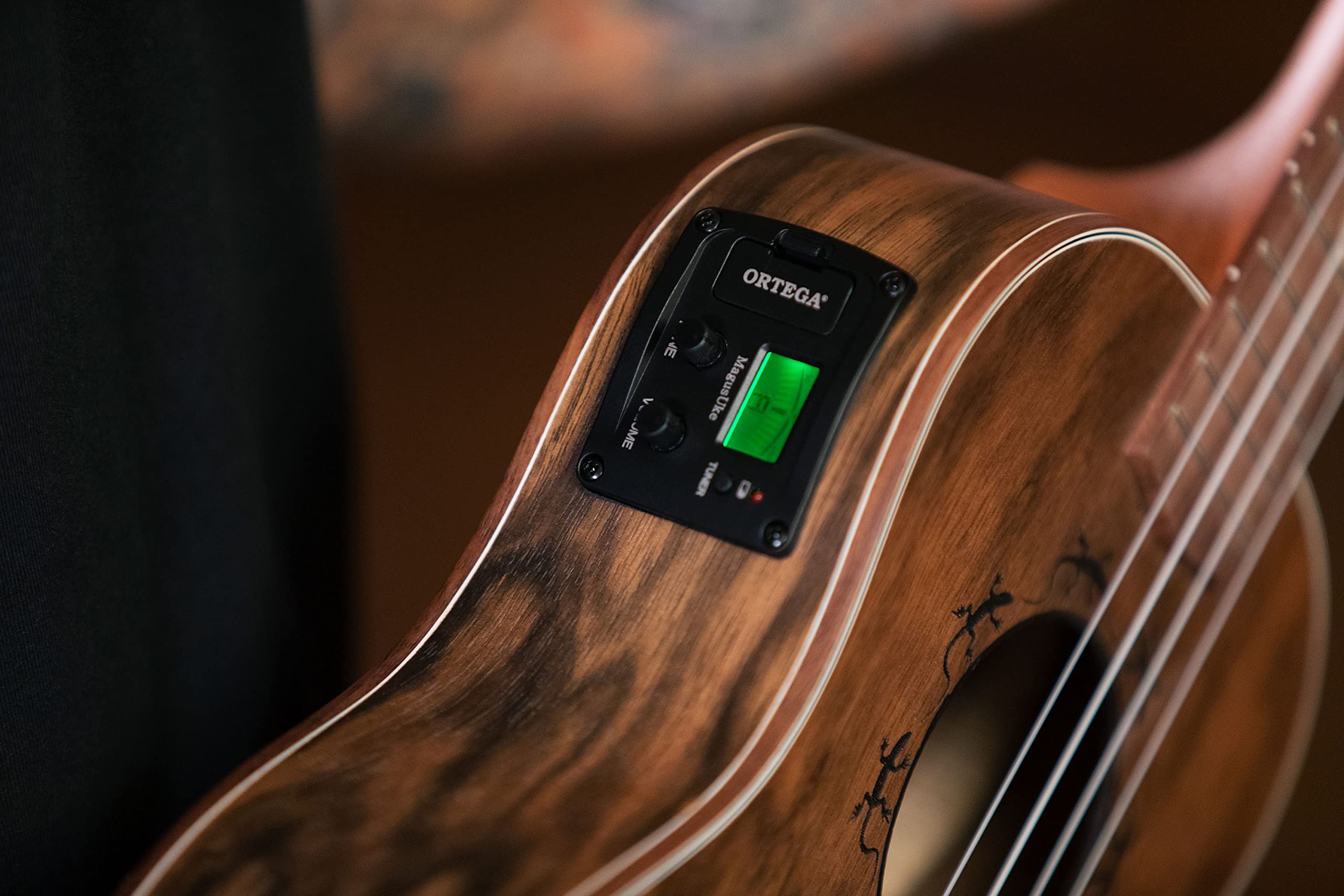 ortega-guitars-lizard-series-lizard-te-gb-ukulele-tenore-elettro-acustico-paldao image 8