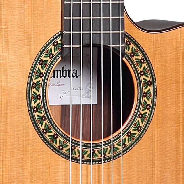 alhambra-guitarras-5-p-cw-e8-chitarra-classica-elettrificata-cutaway image 3