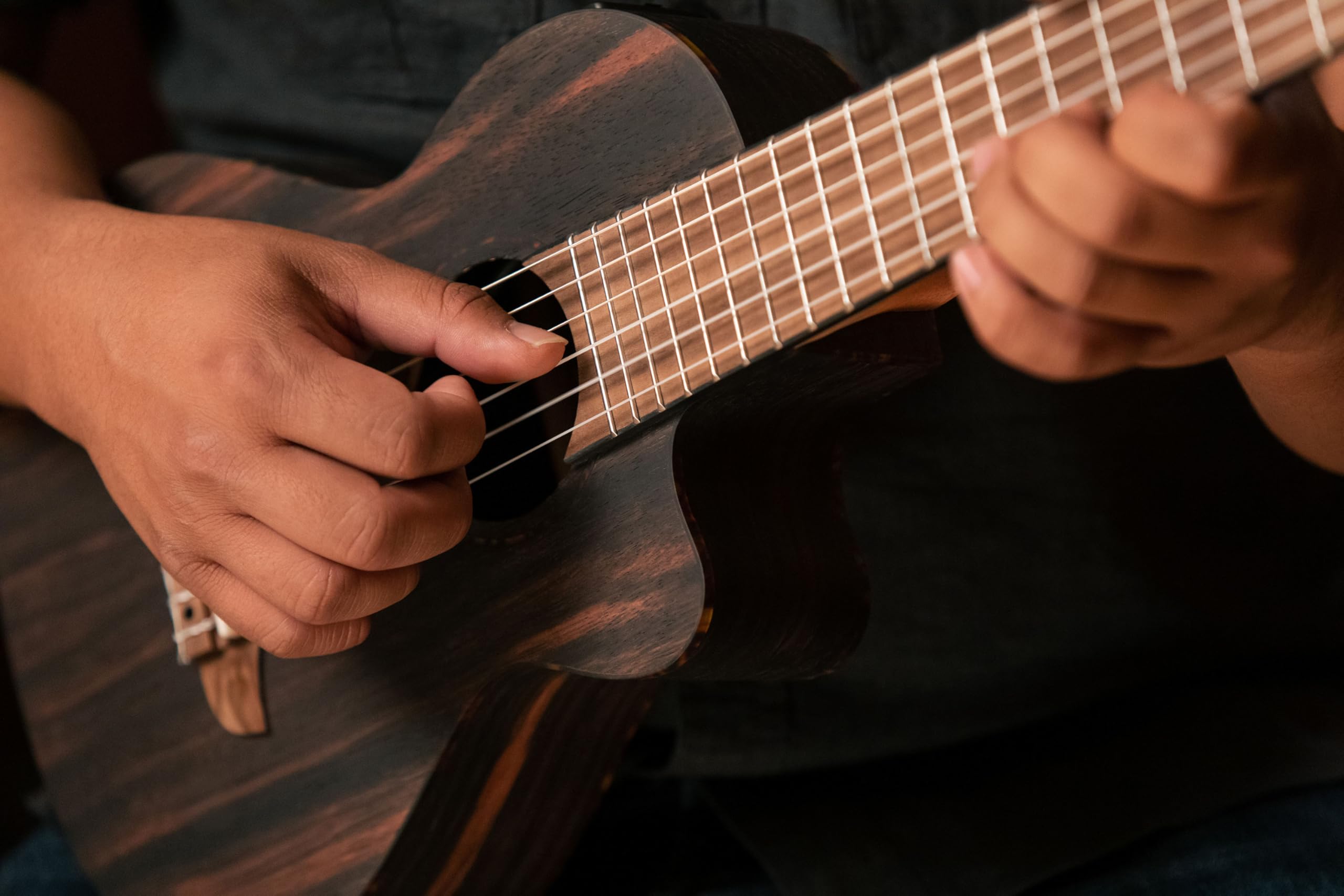 ortega-guitars-rgl5eb-ce-guitarlele-elettro-acustica-6-corde-ebano-mogano-mini-t image 4
