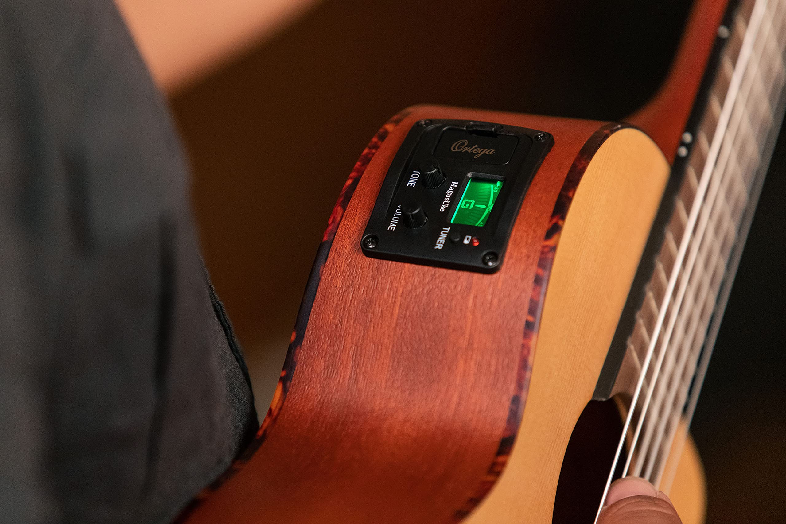 ortega-guitars-rgl5ce-guitarlele-elettroacustico-6-corde-top-in-abete-con-incisi image 7