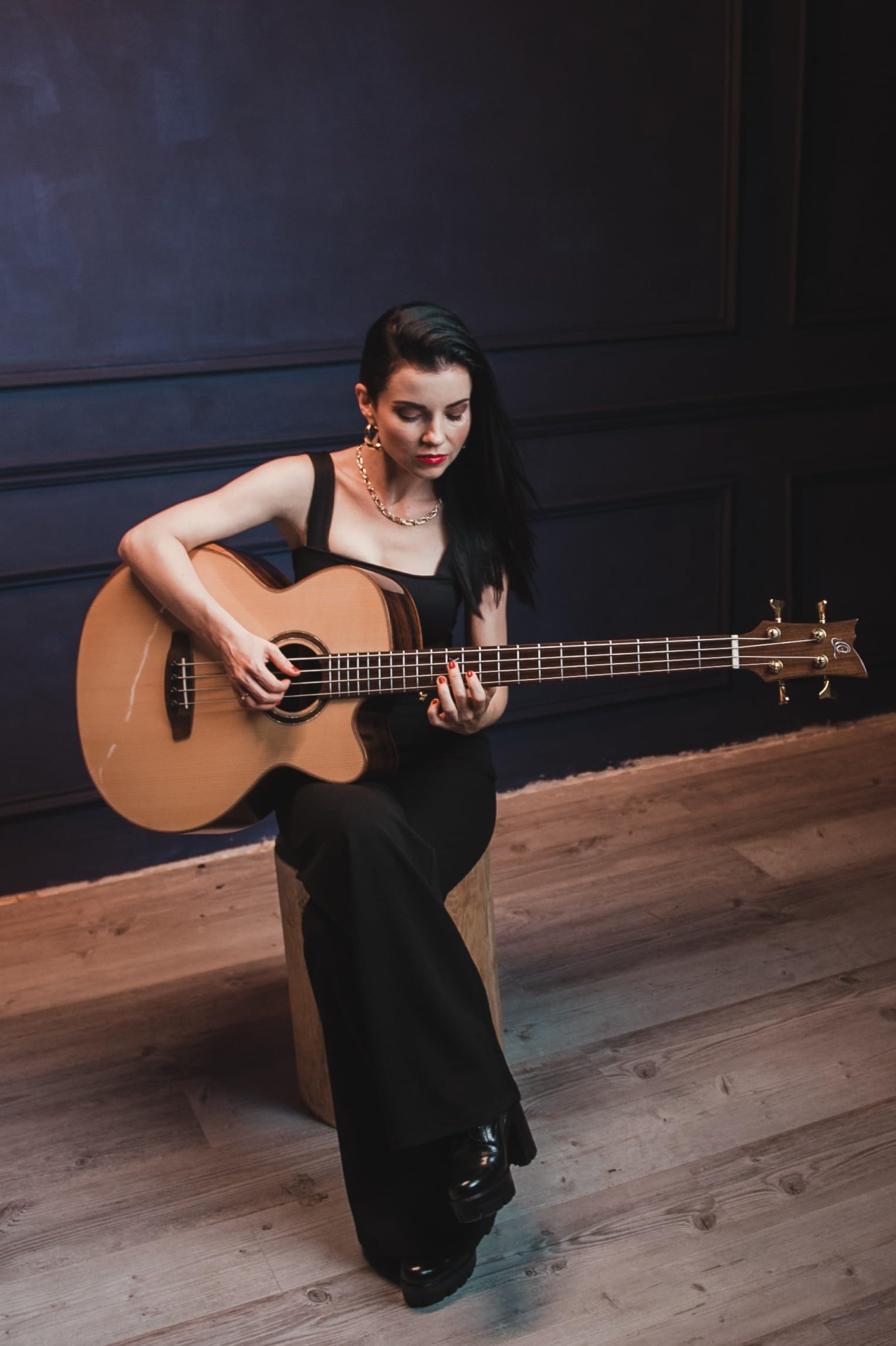 ortega-guitars-private-room-basso-acustico-4-corde-elettro-acustico-kit image 7