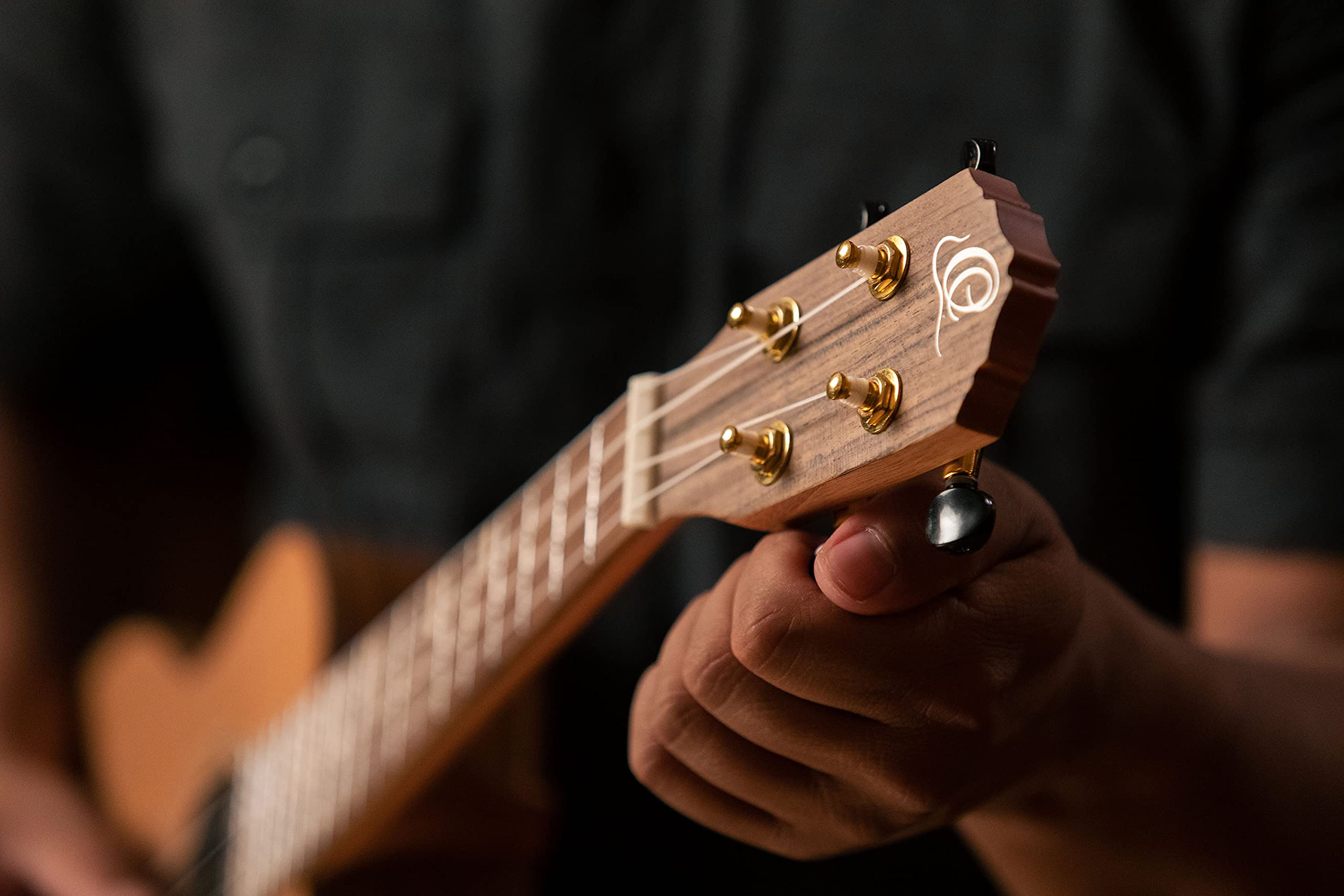 ortega-guitars-ruti-te-ukulele-tenore-acustico-timber-series-cedro-noce-natural- image 6