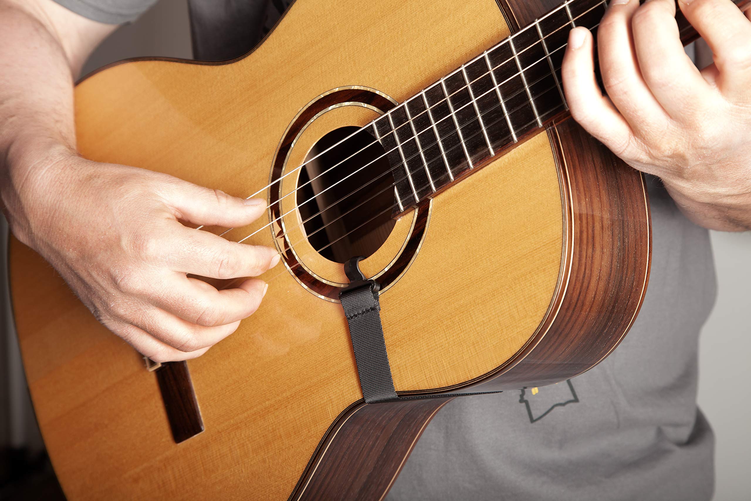ortega-guitars-ogshk-br-tracolla-nylon-buca-per-chitarra-basso-acustico-marrone image 3