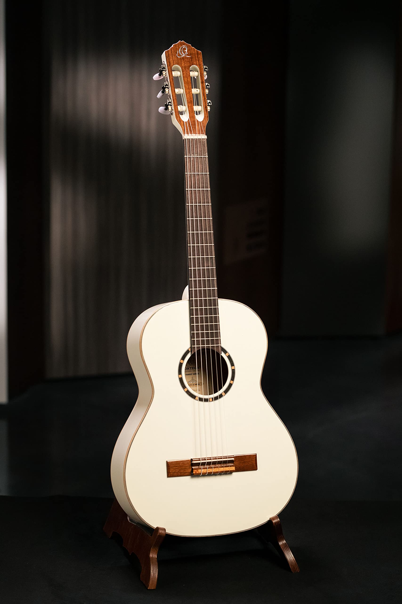 ortega-r121-3-4wh-chitarra-classica-concerto-3-4-bianca-con-gig-bag image 7