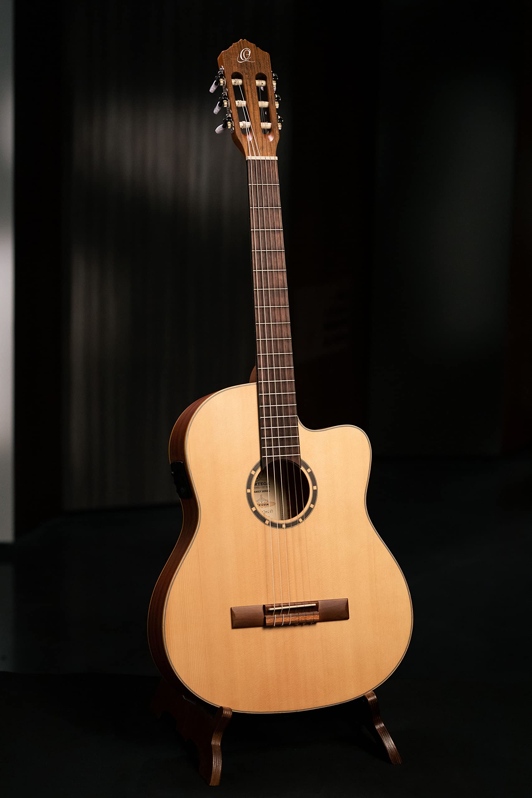 ortega-rce125sn-family-chitarra-classica-thinline-elettrificata-slim-neck-con-gi image 6