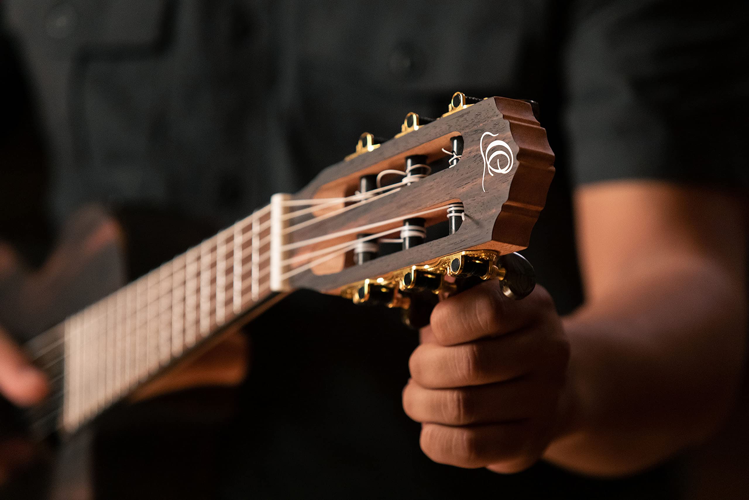 ortega-guitars-rgl5eb-ce-guitarlele-elettro-acustica-6-corde-ebano-mogano-mini-t image 5