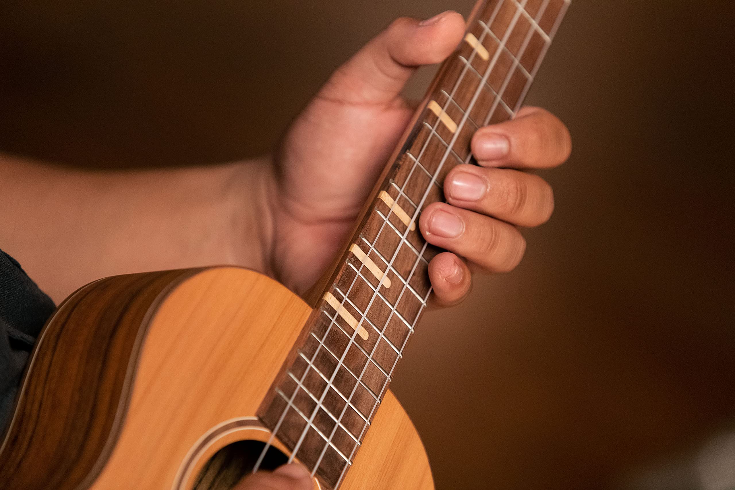 ortega-guitars-ruti-te-ukulele-tenore-acustico-timber-series-cedro-noce-natural- image 5