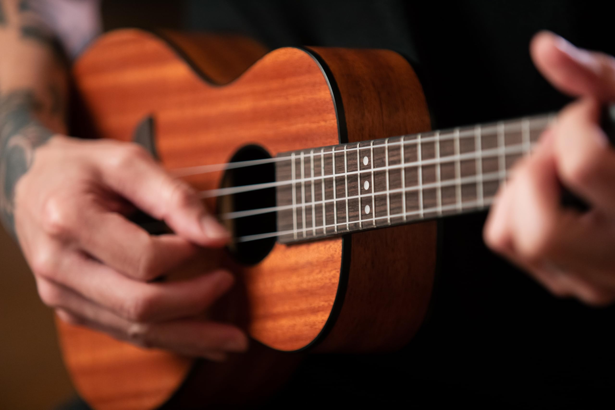 ortega-guitars-ruhz-mm-ukulele-concerto-acustico-horizon-series-mogano-natural image 6