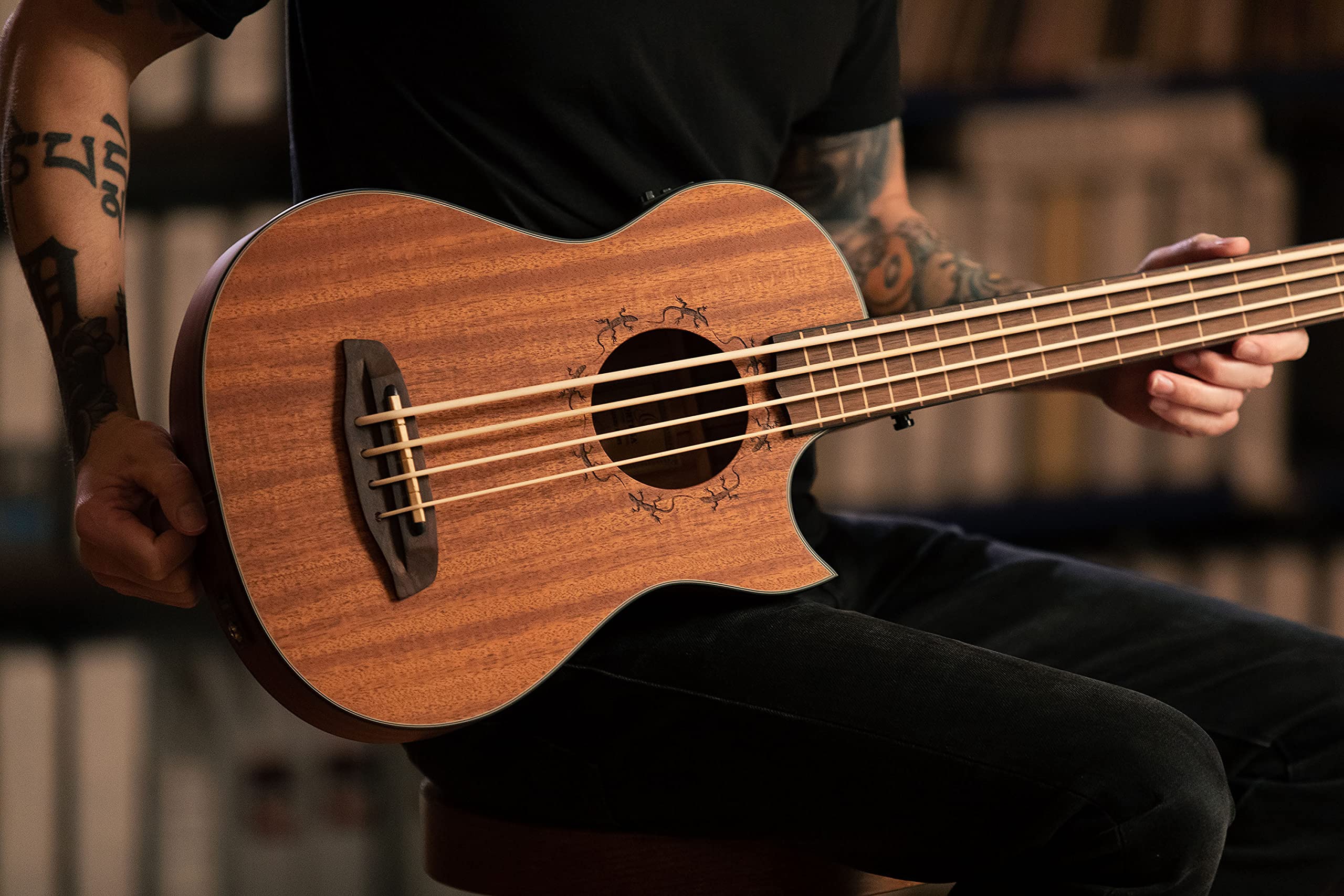 ortega-guitars-lizard-series-lizzy-pro-uke-bass-travel-fretless-elettro-acustico image 3