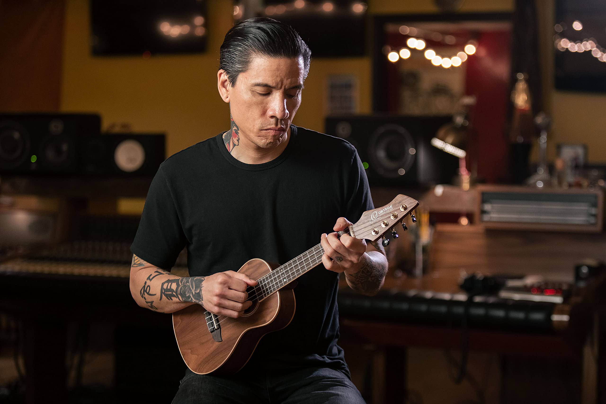 ortega-guitars-horizon-series-ruwn-ukulele-concerto-noce-natural-con-gig-bag image 7