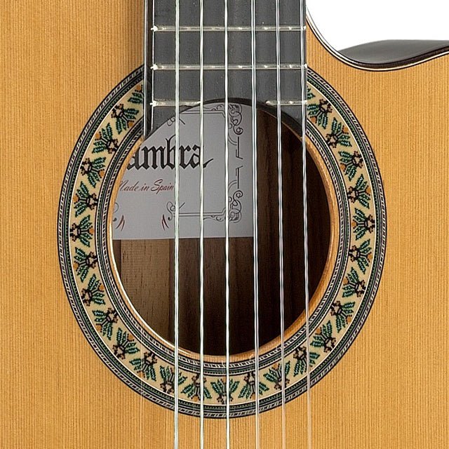 alhambra-guitarras-5p-ct-e2-chitarra-classica-cutaway-elettrificata image 5