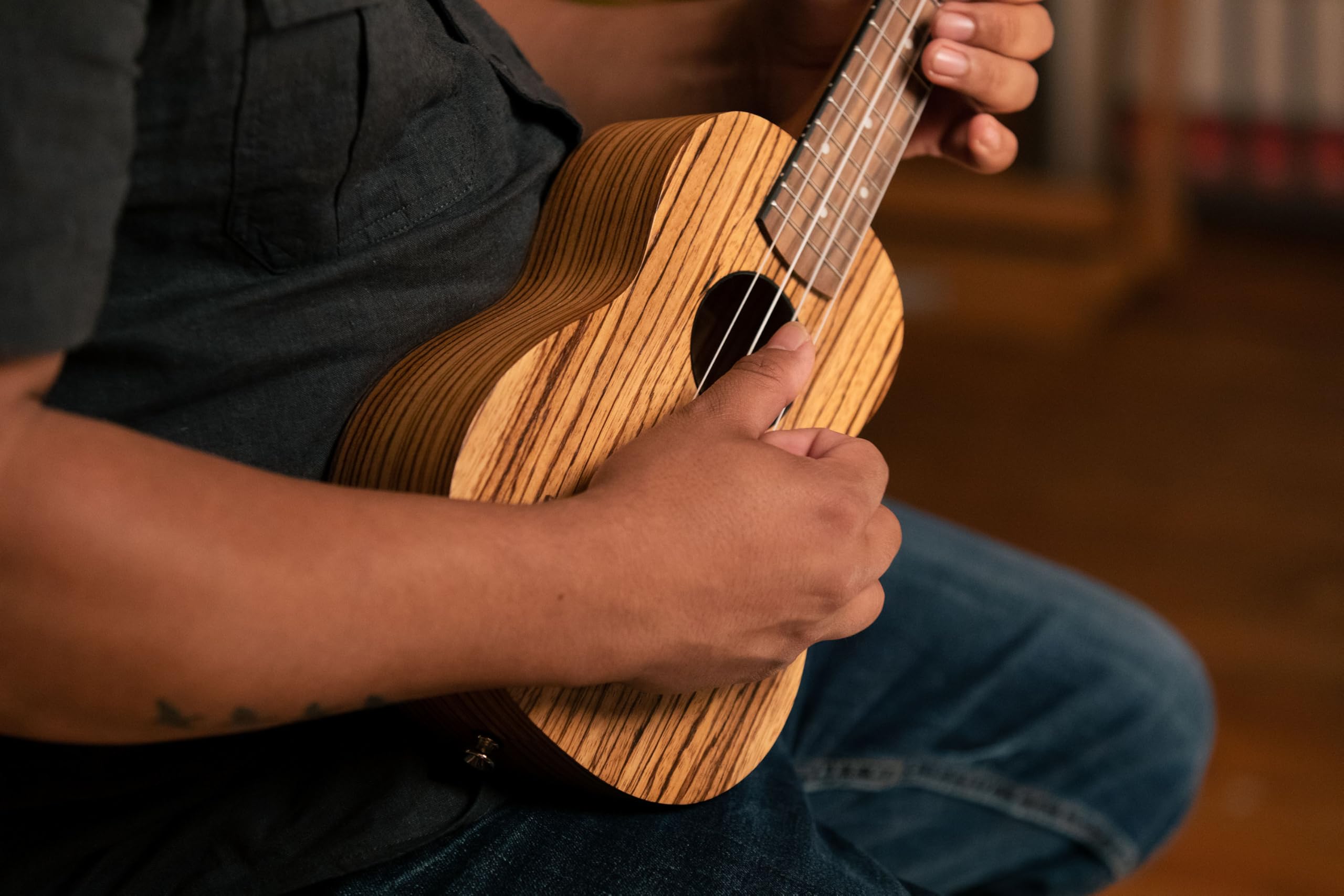 ortega-guitars-rfu10z-ukulele-soprano-zebrawood-natural-timber-series-con-borsa image 7