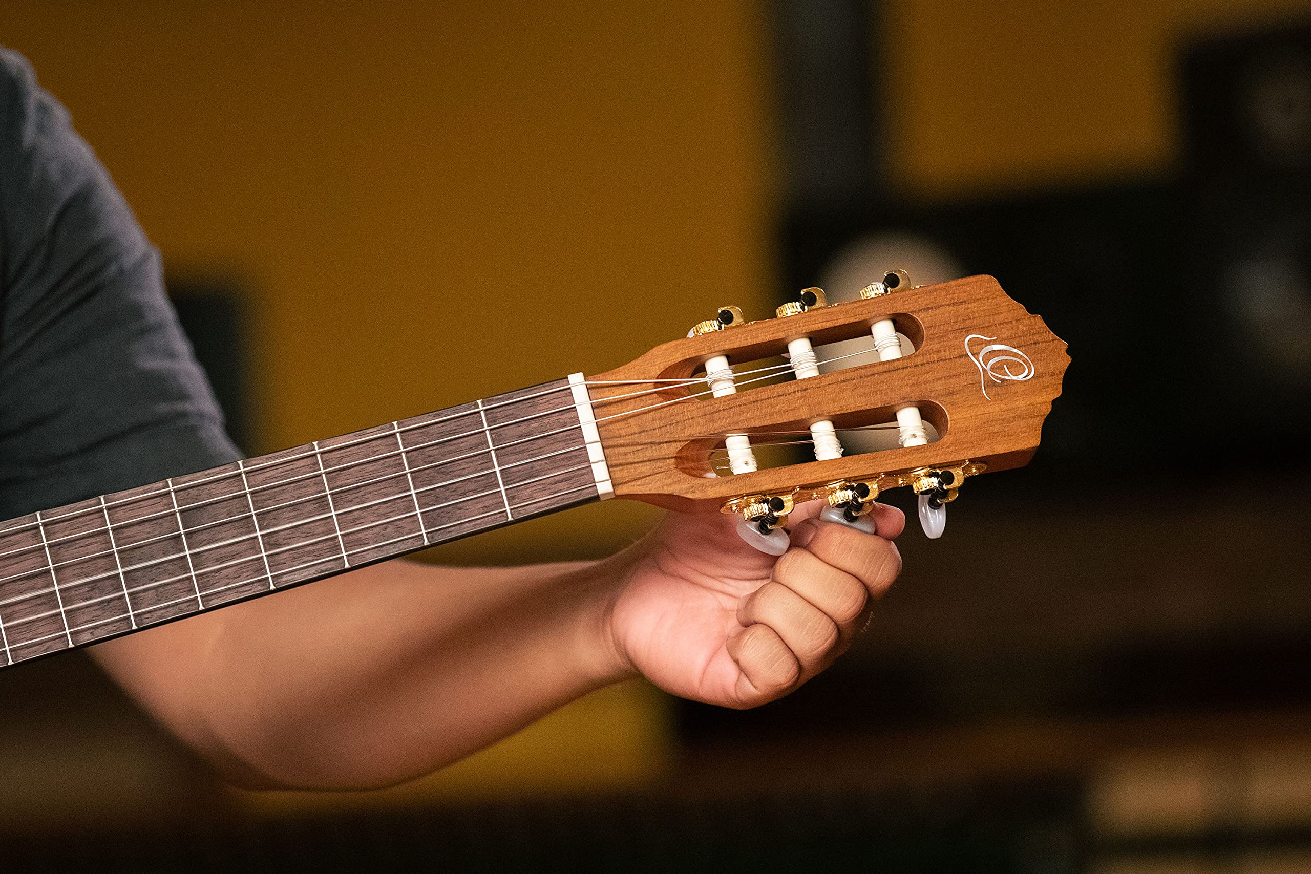 ortega-guitars-r131-chitarra-classica-4-4-cedro-massello-mogano-con-custodia image 8