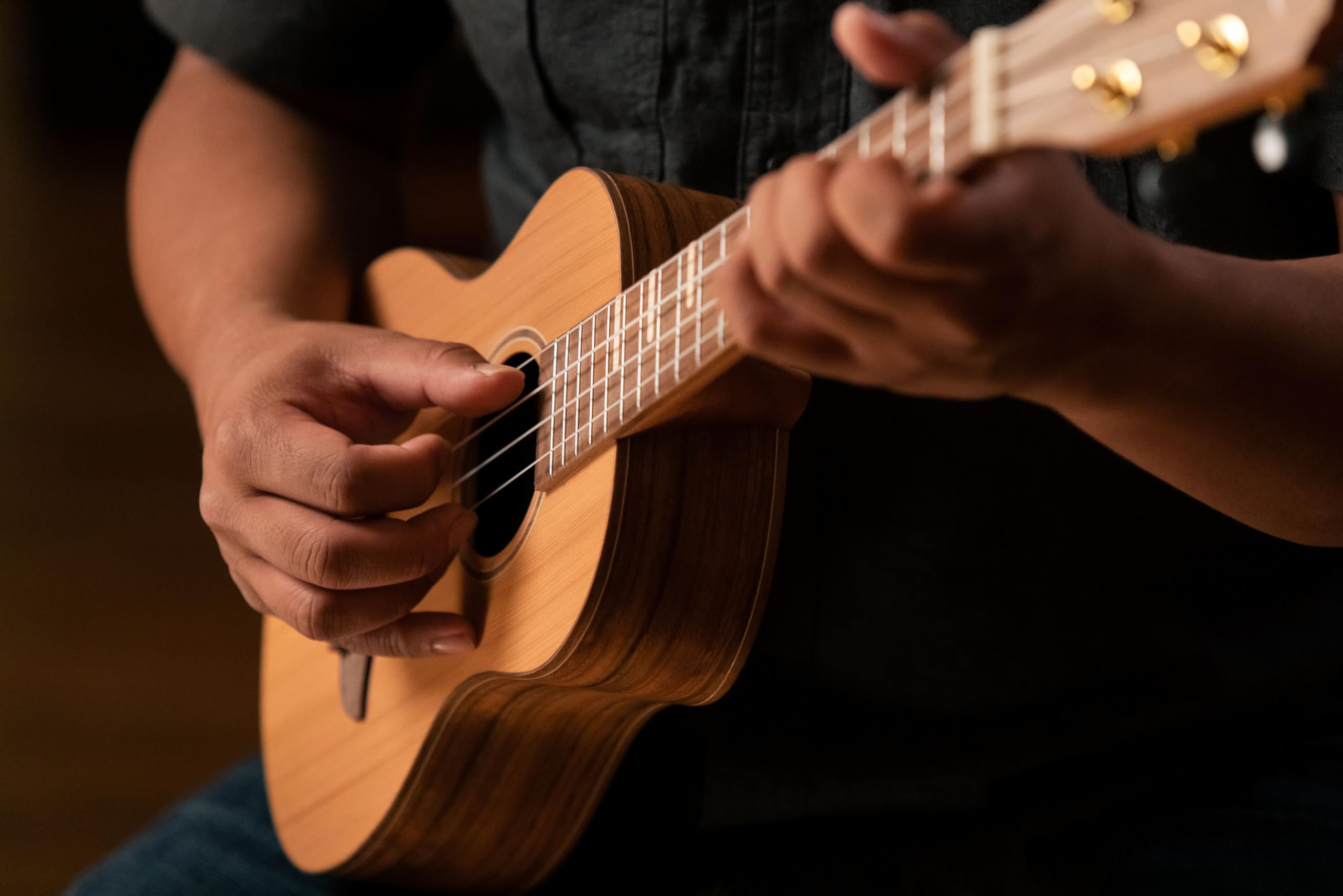 ortega-guitars-ruti-te-ukulele-tenore-acustico-timber-series-cedro-noce-natural- image 7
