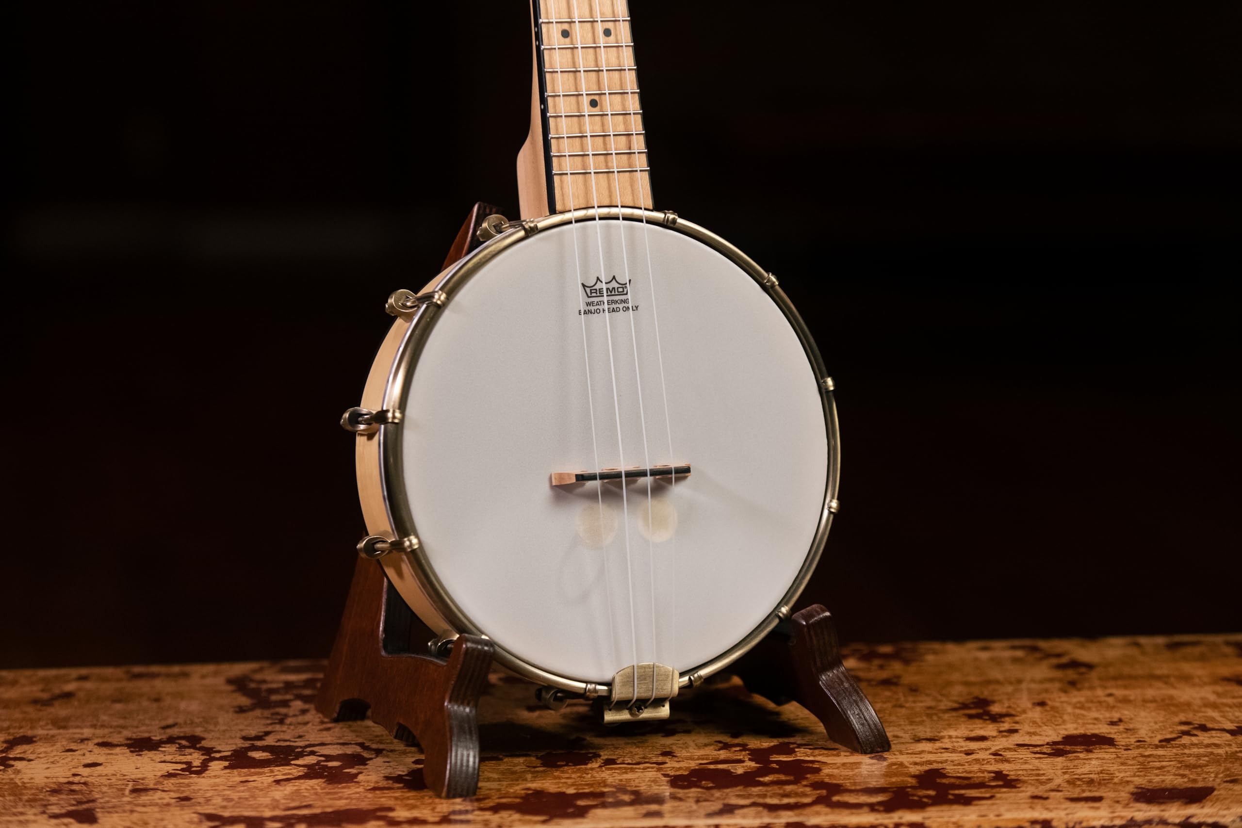 ortega-guitars-oubje90-ma-banjolele-4-corde-con-pickup-e-borsa image 3