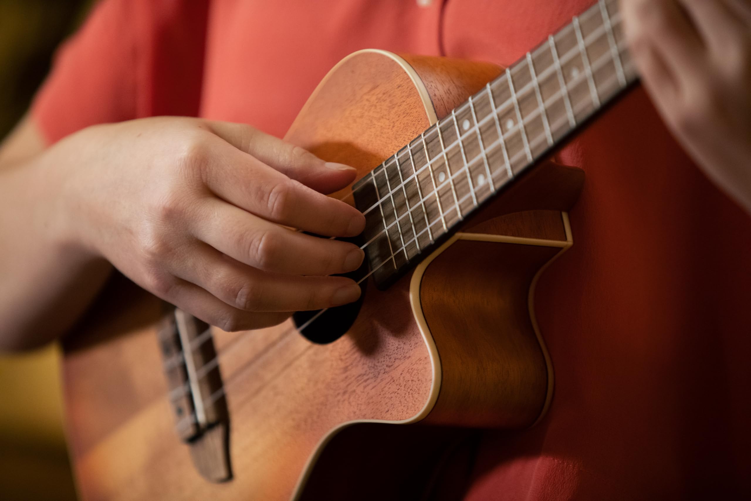 ortega-guitars-earth-series-rudawn-ce-ukulele-concerto-elettrificato-cutaway-oko image 8
