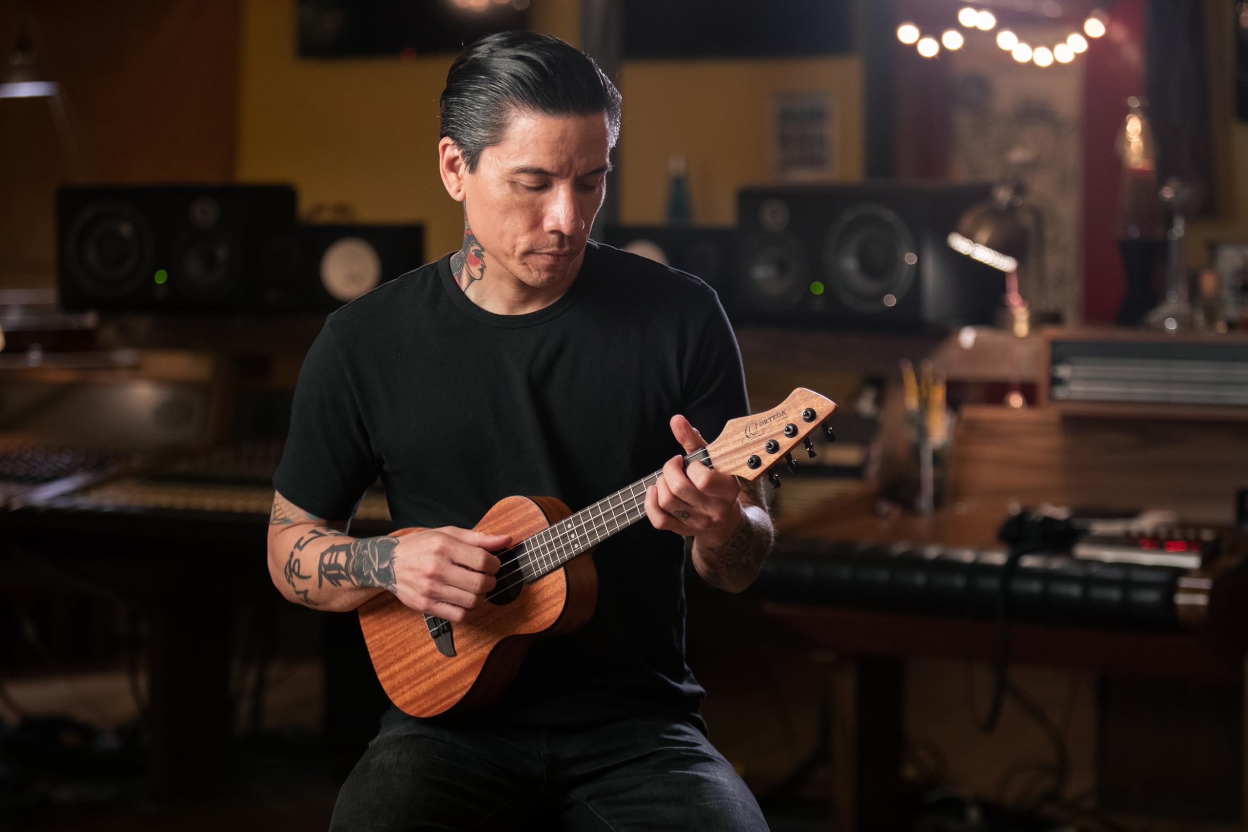 ortega-guitars-ruhz-mm-ukulele-concerto-acustico-horizon-series-mogano-natural image 5